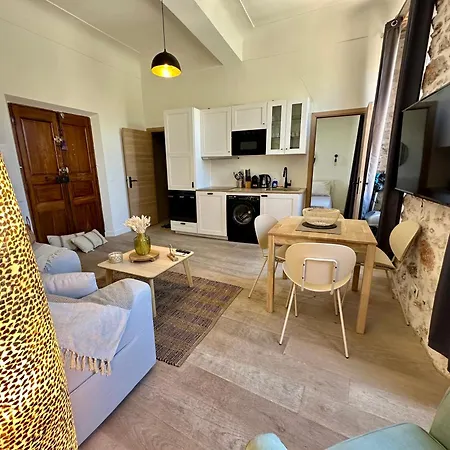 Gorgeous Brand New 2 Bedrooms 앙티브