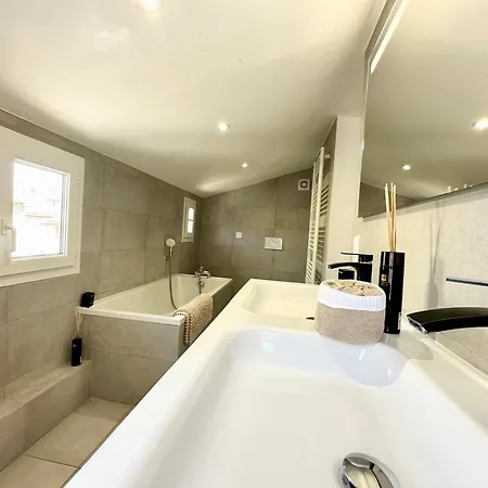 Gorgeous Brand New 2 Bedrooms Appartamento