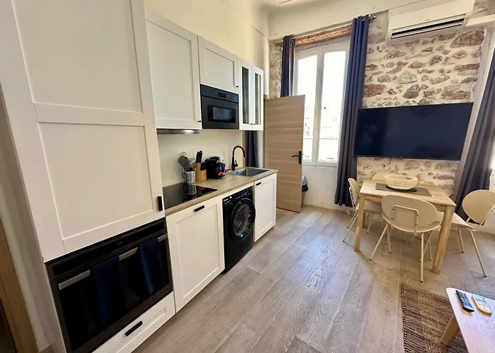 Gorgeous Brand New 2 Bedrooms شقة *